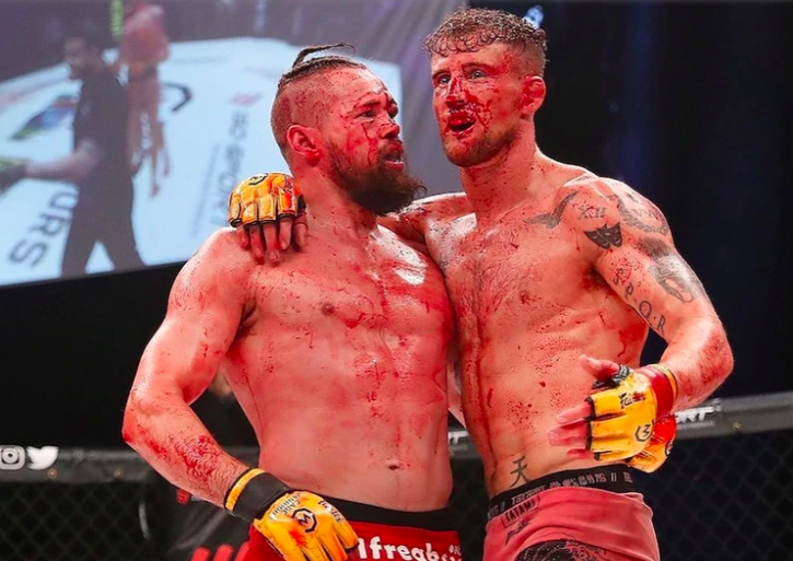 Referee suspendió pelea de MMA por 'exceso de sangre'