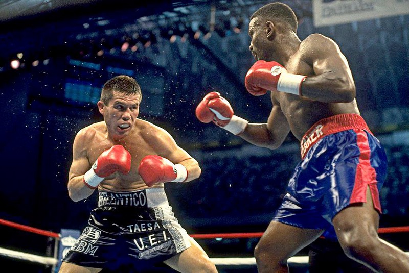 El día que Julio César Chávez 'le robó' a Pernell Whitaker en una polémica pelea