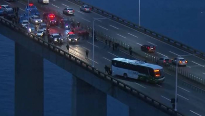 Policía abate a sujeto que secuestró un autobús y tomó rehenes en Río de Janeiro