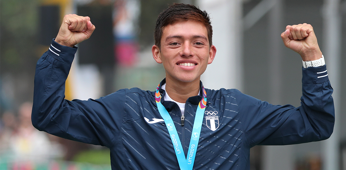 Gratitud nivel: Le regaló su medalla panamericana a su mamá por haberlo criado sola