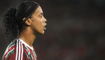 Ronaldinho no puede salir de Brasil, está endeudado y sin pasaportes