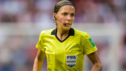 Ella es Stéphanie Frappart, la primera mujer árbitro en una Supercopa de Europa