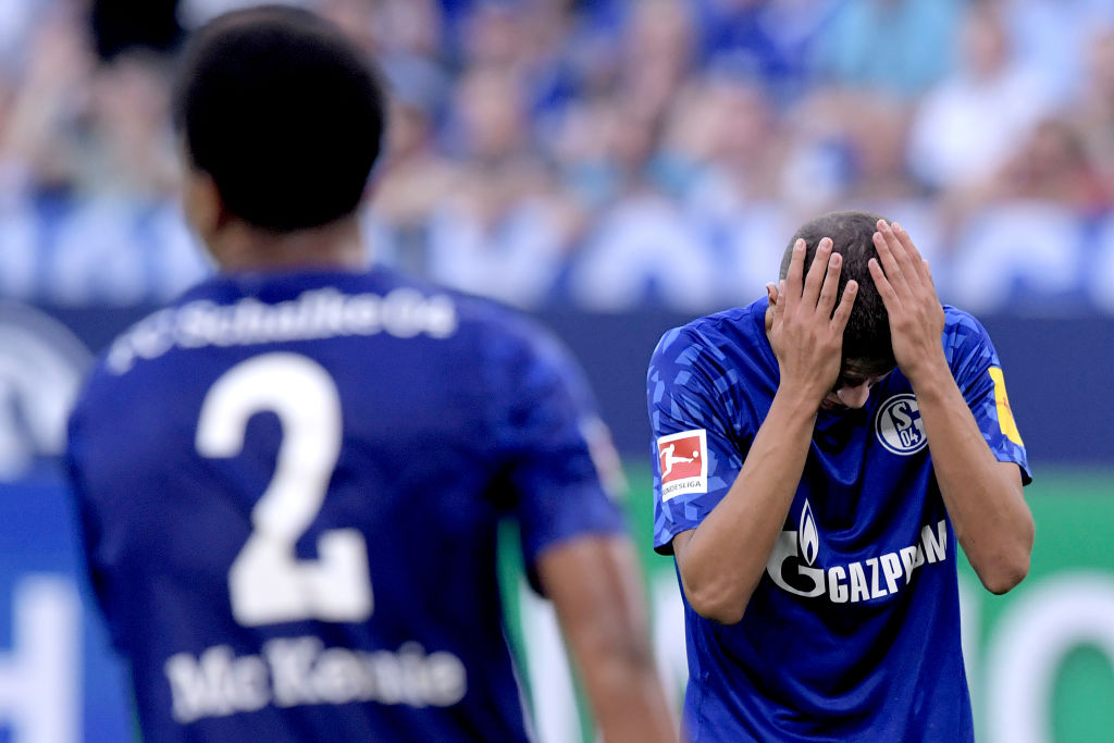 Aficionado del Schalke 04 demandó a un árbitro por no marcarle un penal a su equipo