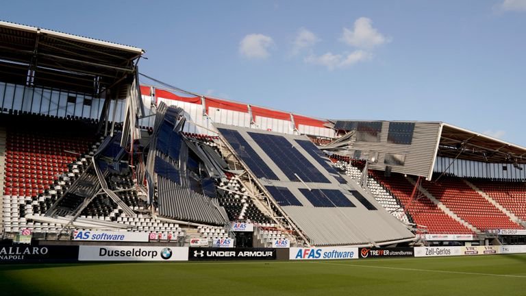 Culpan al AZ Alkmaar por derrumbe en su estadio; lo construyeron con materiales baratos