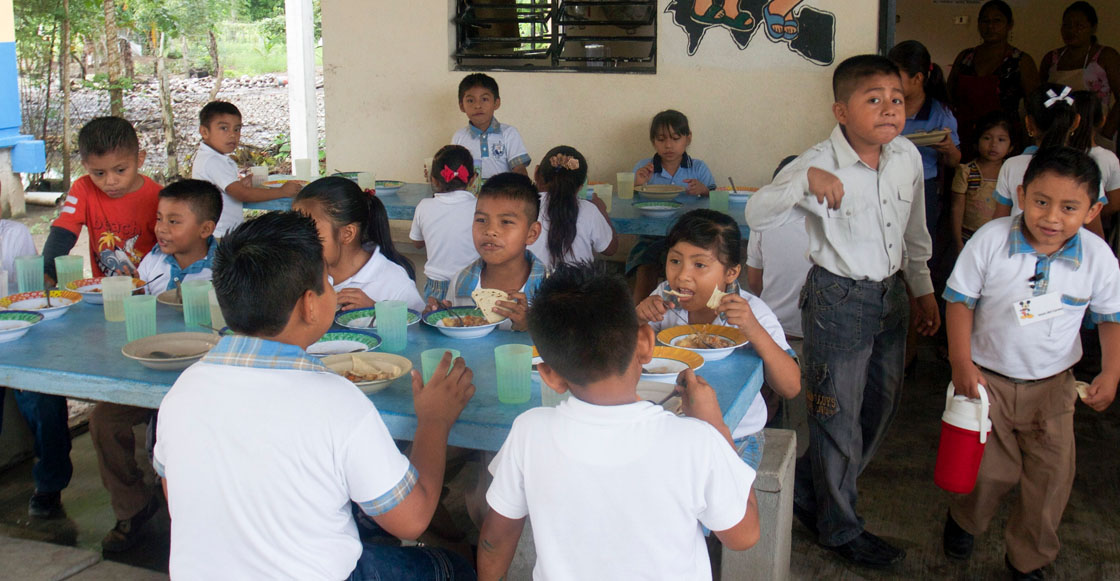 Abuelita, soy tu nieto: Darán desayunos calientes en escuelas públicas de la CDMX
