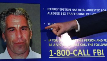Jeffrey Epstein, multimillonario acusado de tráfico y abuso sexual, se suicida en prisión