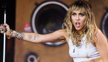 ¿Canción sobre su divorcio? Miley Cyrus da pistas de esto en “Slide Away”