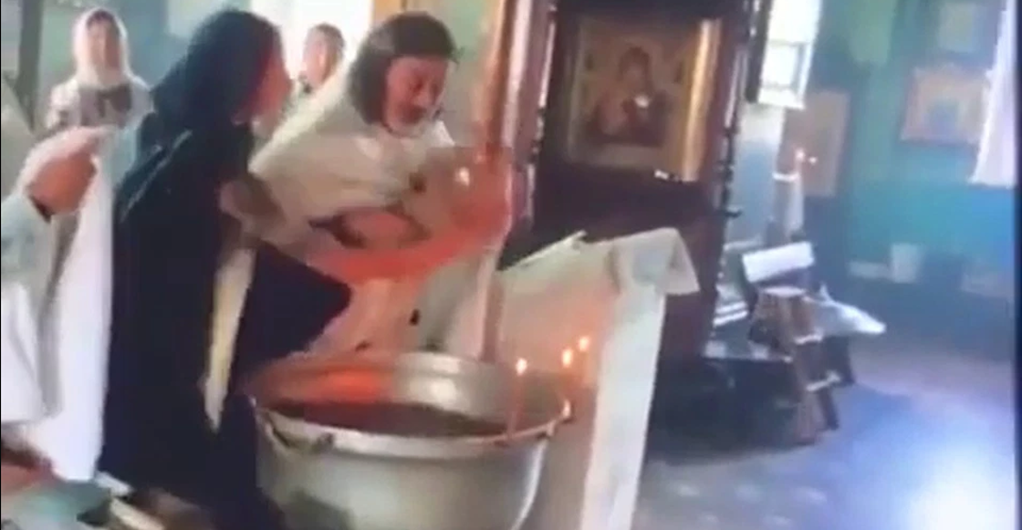 sacerdote-bautizo-rusia-ataque-violento-video