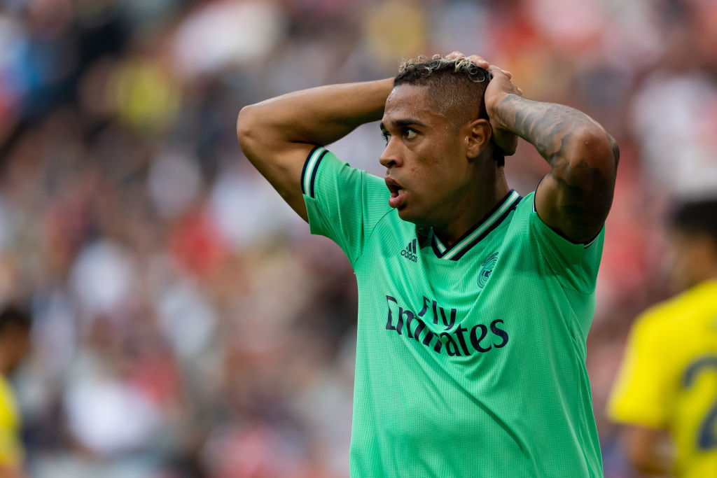 Sevilla contempla a 3 delanteros para reforzarse, incluyendo a ‘Chicharito’ 