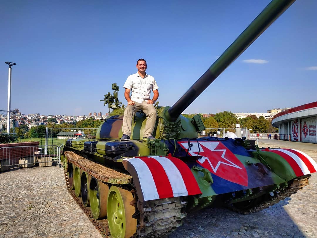 ¿Habrá castigo? Ultras del Estrella Roja llevaron un tanque de guerra a partido de Champions