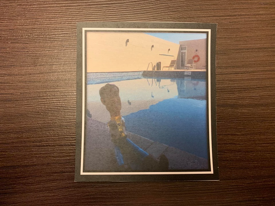 Niño olvida su "Woody" en un hotel y empleados le crean unas vacaciones a su juguete 