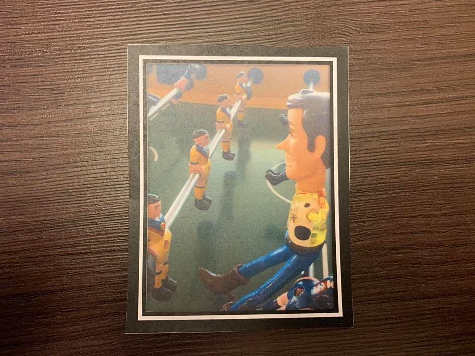 Niño olvida su "Woody" en un hotel y empleados le crean unas vacaciones a su juguete 