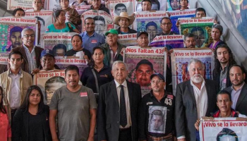 AMLO-normalistas-43-Ayotzinapa