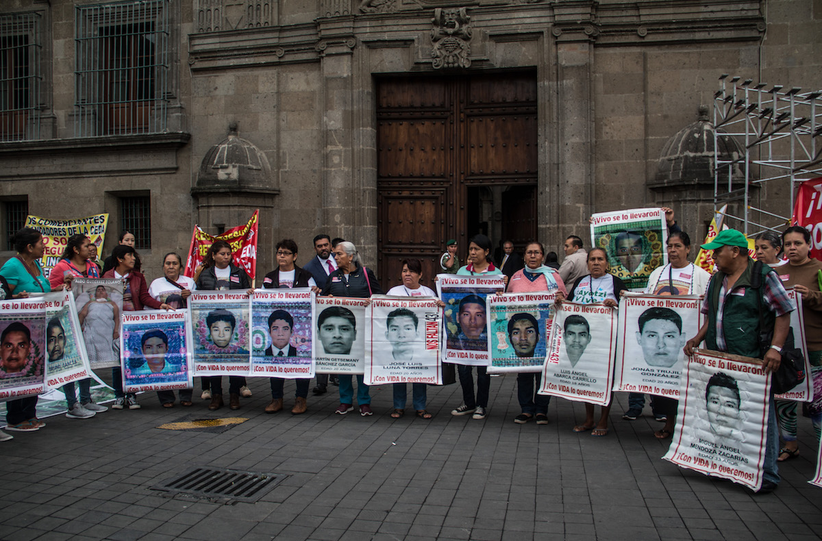 Ayotzinapa-AMLO-EPN-caso