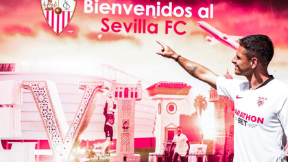 "Un delantero muy completo": Las palabras del DT del Sevilla sobre el 'Chicharito'