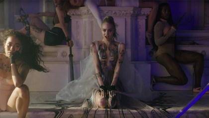 Grimes regresa después de meses de ausencia con el video de 'Violence'