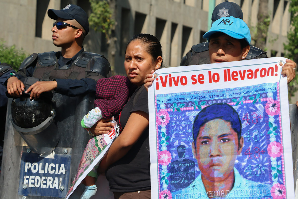 manifestación-papás-normalistas-ayotzinapa
