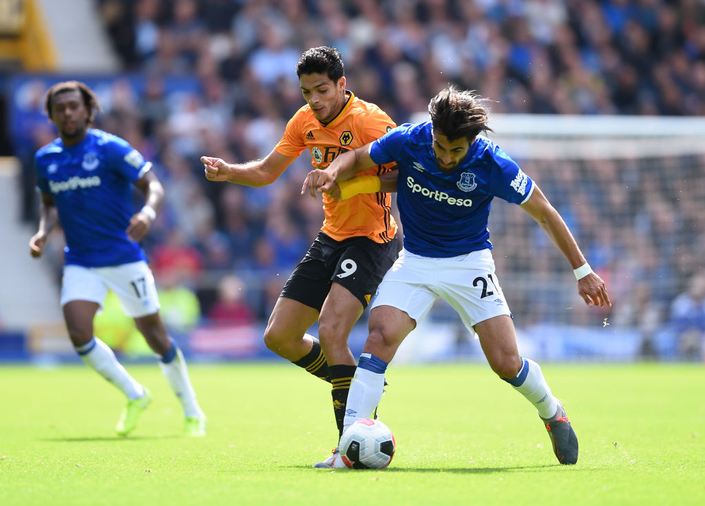 ¡Gol milagroso! Raúl Jiménez marcó ante el Everton su segundo gol de la temporada