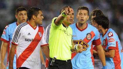 Exárbitro aceptó haber ayudado a River Plate y a Almeyda antes del descenso