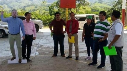Ideas brgs: Alcalde de Chiapas usa foto en tamaño real para no perderse ningún evento