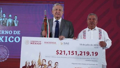 AMLO promete ayuda a municipios de Guerrero pero sólo ha dado cheques de cartón