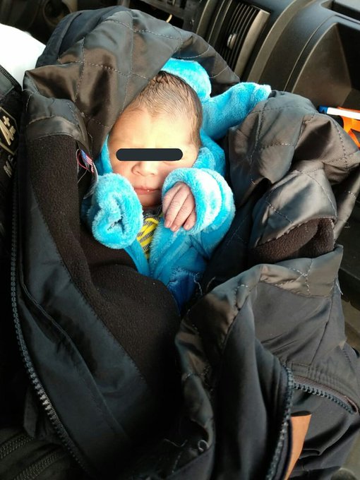 Mujer abandona a su bebé recién nacido en una caja de cartón; pide que le den mucho amor 