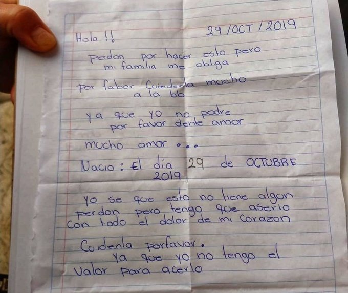 Mujer abandona a su bebé recién nacido en una caja de cartón; pide que le den mucho amor 