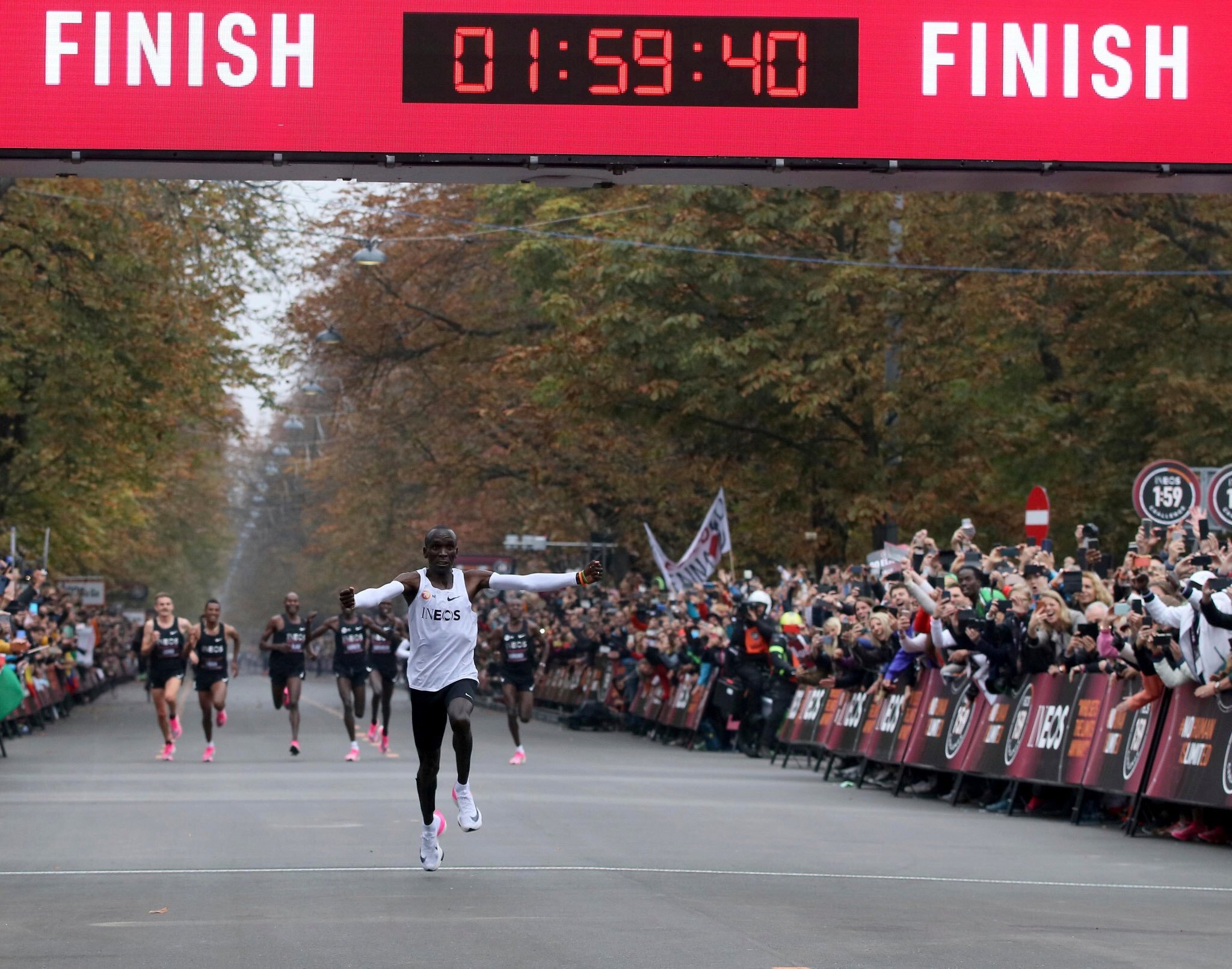 Eliud Kipchoge, primer hombre en el mundo en terminar un maratón en menos de 2 hrs