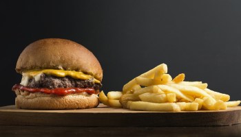 ¿De verdad es carne? Profeco analizó 35 productos de carne para hamburguesa