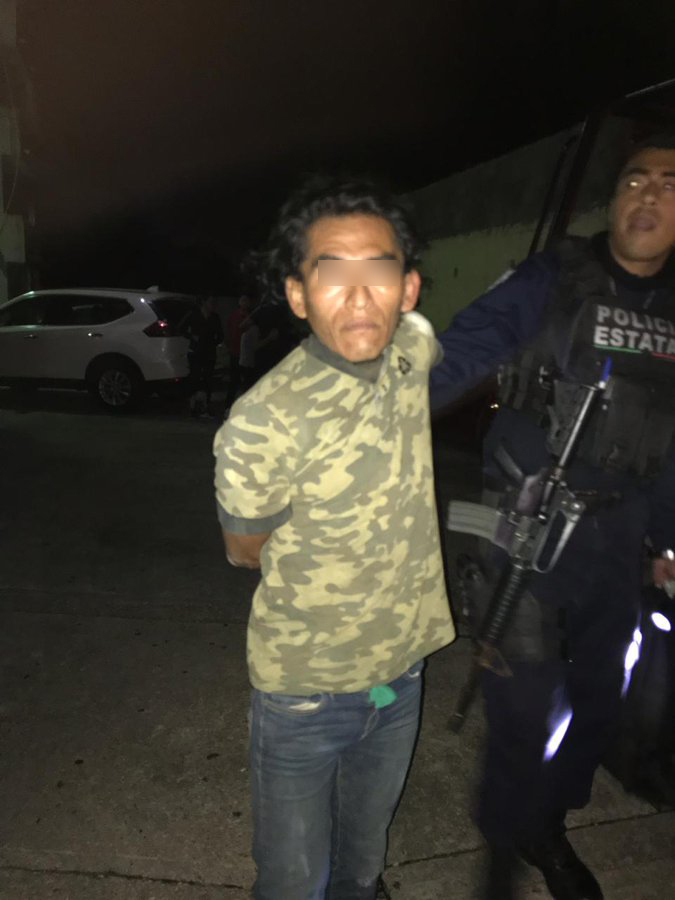 No es amor: Hombre obsesionado intenta entrar a la fuerza a casa de un joven "para declararse"