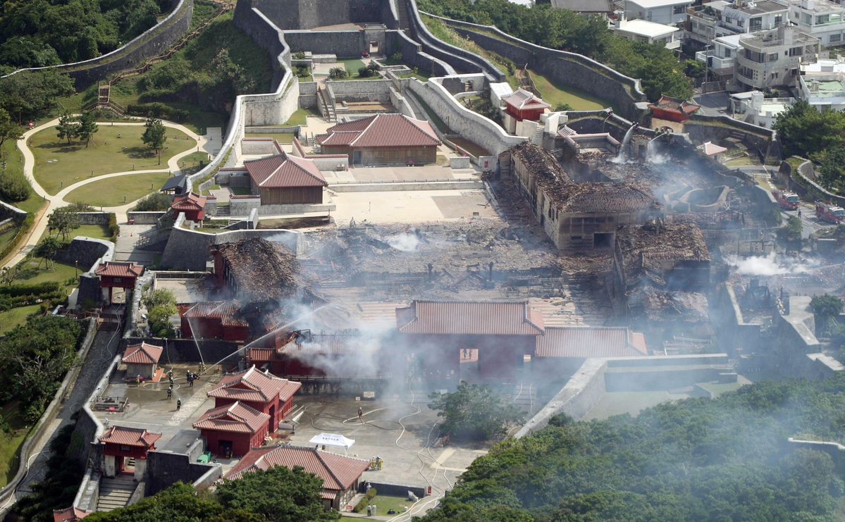 incendio-japon-castillo-shuri-fotos-videos-imagenes-okinawa-03