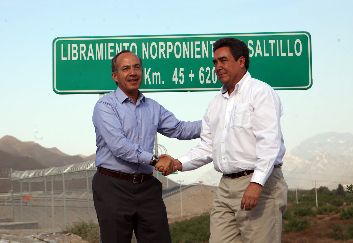 Felipe Calderon Hinojosa, expresidente de Mexico y el exgobernador de Coahuila, Jorge Juan Torres Lopez (2011). 