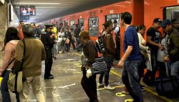 metro-hidalgo-desalojan-tren-pelea-mujeres-gas-pimienta-02