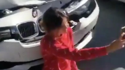Pal' Face: Mujer choca su BMW y se toma selfies para mostrar el accidente