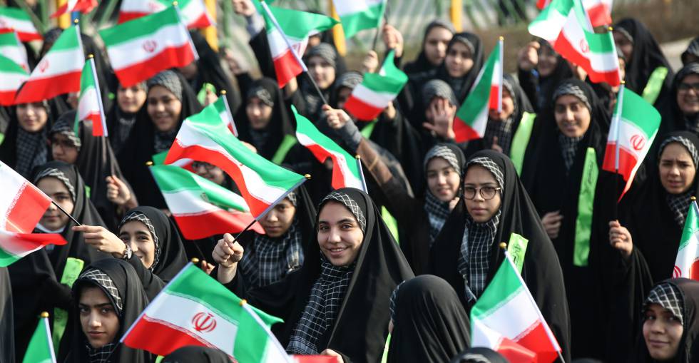 Mujeres verán un partido de futbol en Irán por primera vez en 40 años… pero con 'limitantes'