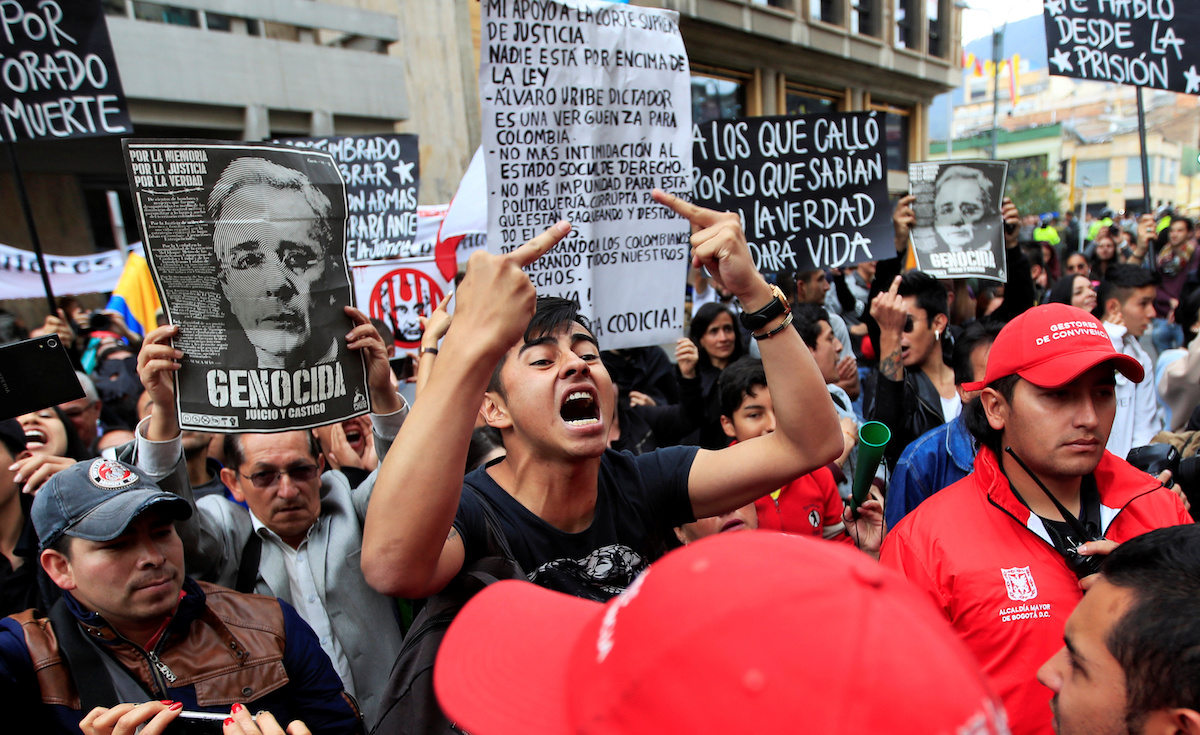 protestas-contra-álvaro-uribe-colombia