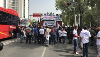 Recicladores bloquean Insurgentes y Paseo de la Reforma; protestan por ley de residuos sólidos