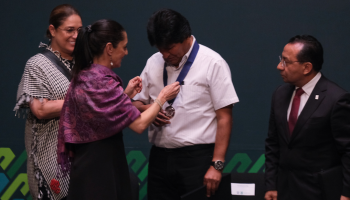 Evo-Morales-condecoración-huésped-distinguido-cdmx