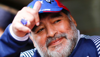 ¿Por fin? Maradona seguirá siendo técnico de Gimnasia y Esgrima