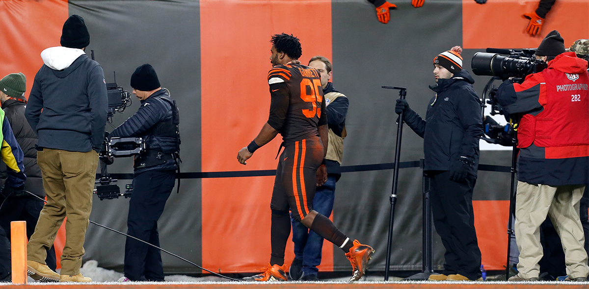 Ya hubo sanción: NFL suspende a Myles Garrett y multa a Browns y Steelers