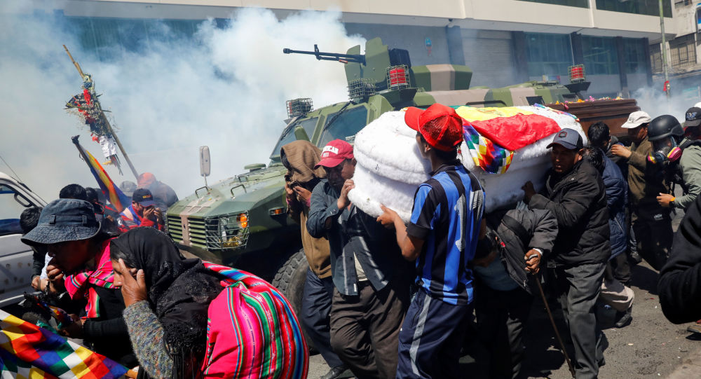 bolivia-la-paz-gas-lacrimogeno-represion-ataudes-muertos-01