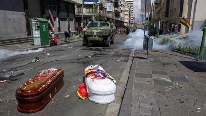 bolivia-la-paz-gas-lacrimogeno-represion-ataudes-muertos-02