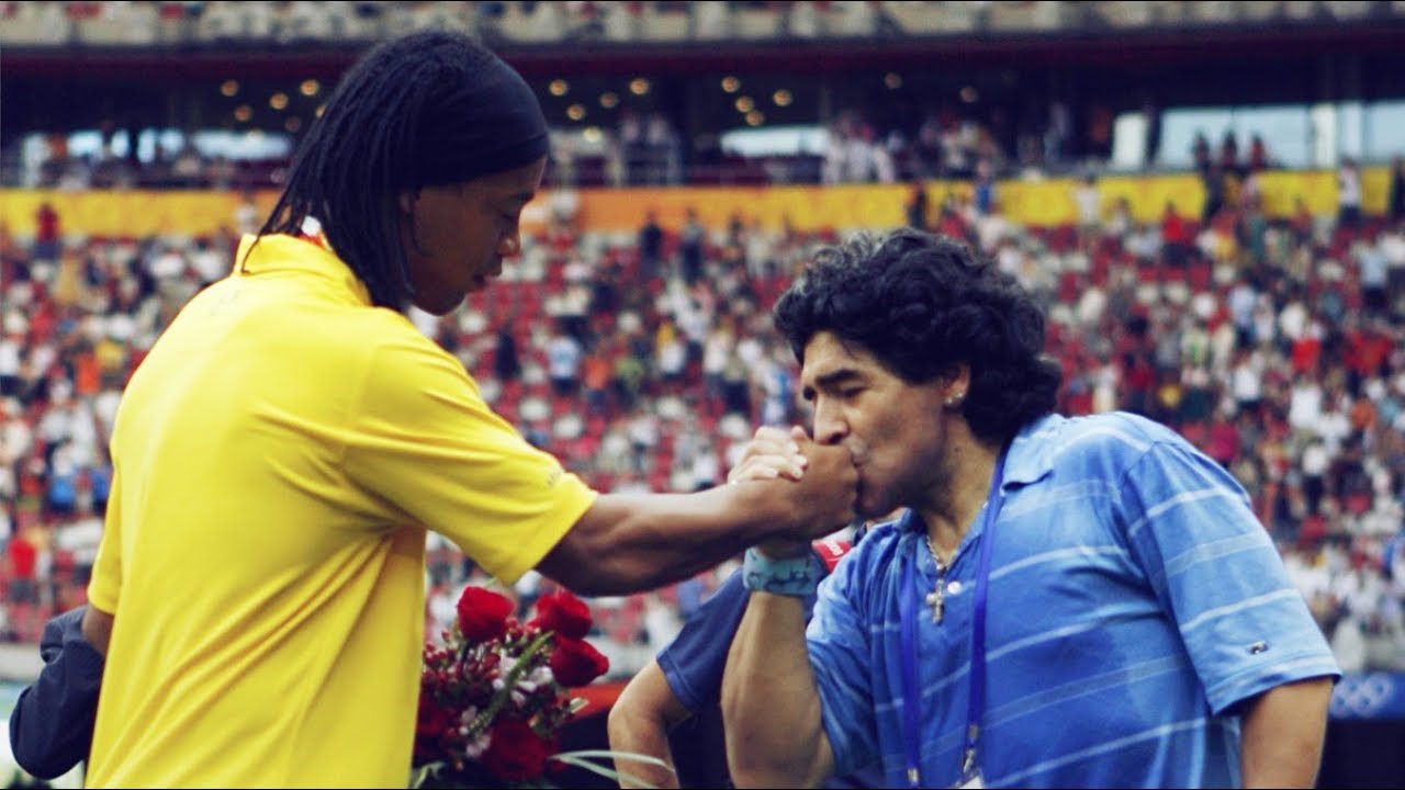 Ronaldinho quiere fiesta en grande: Maradona y Romario estarían con él en el Camp Nou