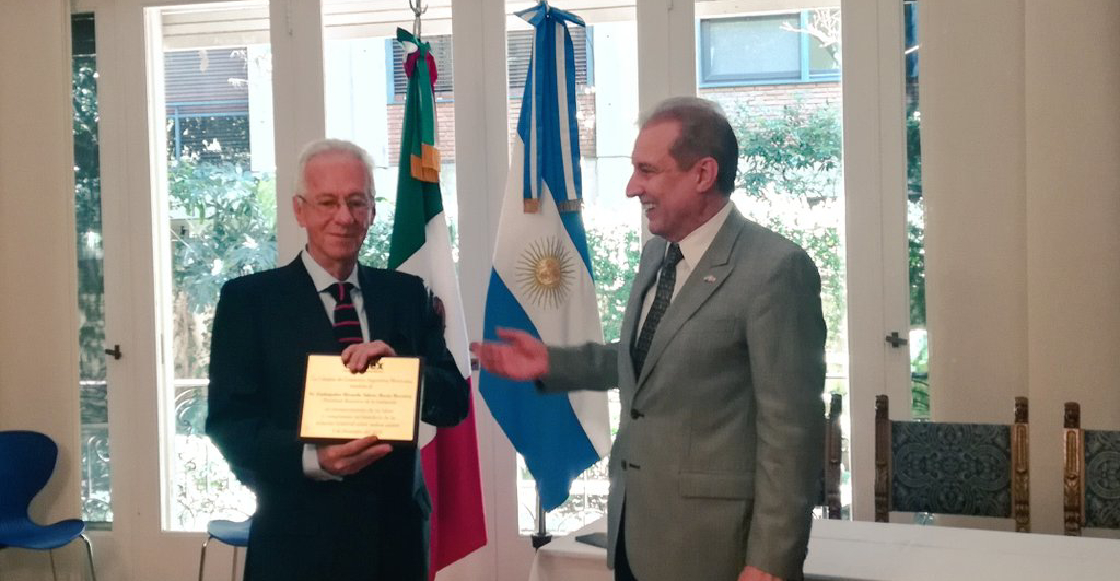 ¡Oso internacional! Embajador de México en Argentina habría sido sorprendido cuando intentaba robar un libro