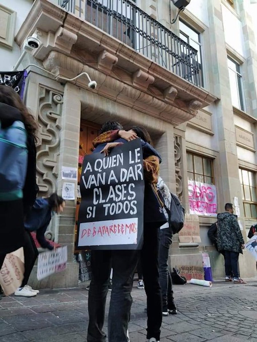 Universidad-de-guanajuato-alumnos-protesta