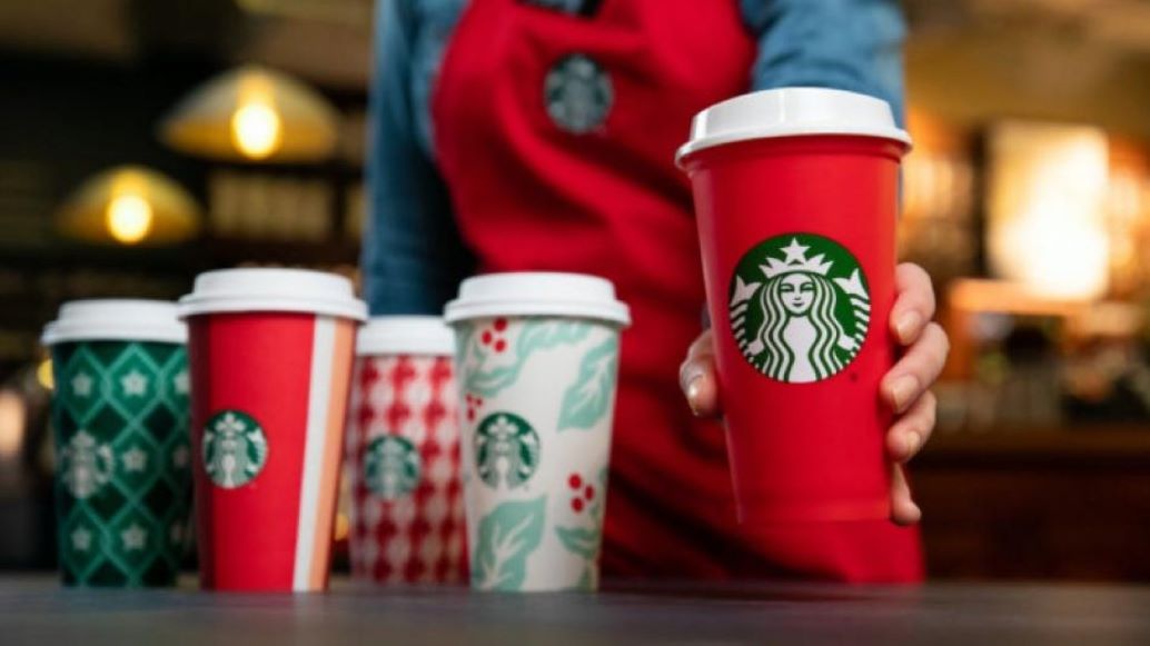 Los vasos navideños de Starbucks cumplen 22 años de tradición