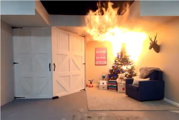 En menos de 10 segundos un árbol de Navidad puede incendiar tu casa