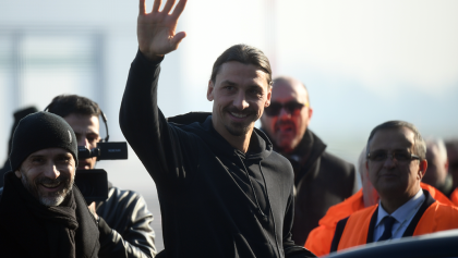 ¡Como ídolo! Así fue la llegada de Zlatan Ibrahimovic a Milán