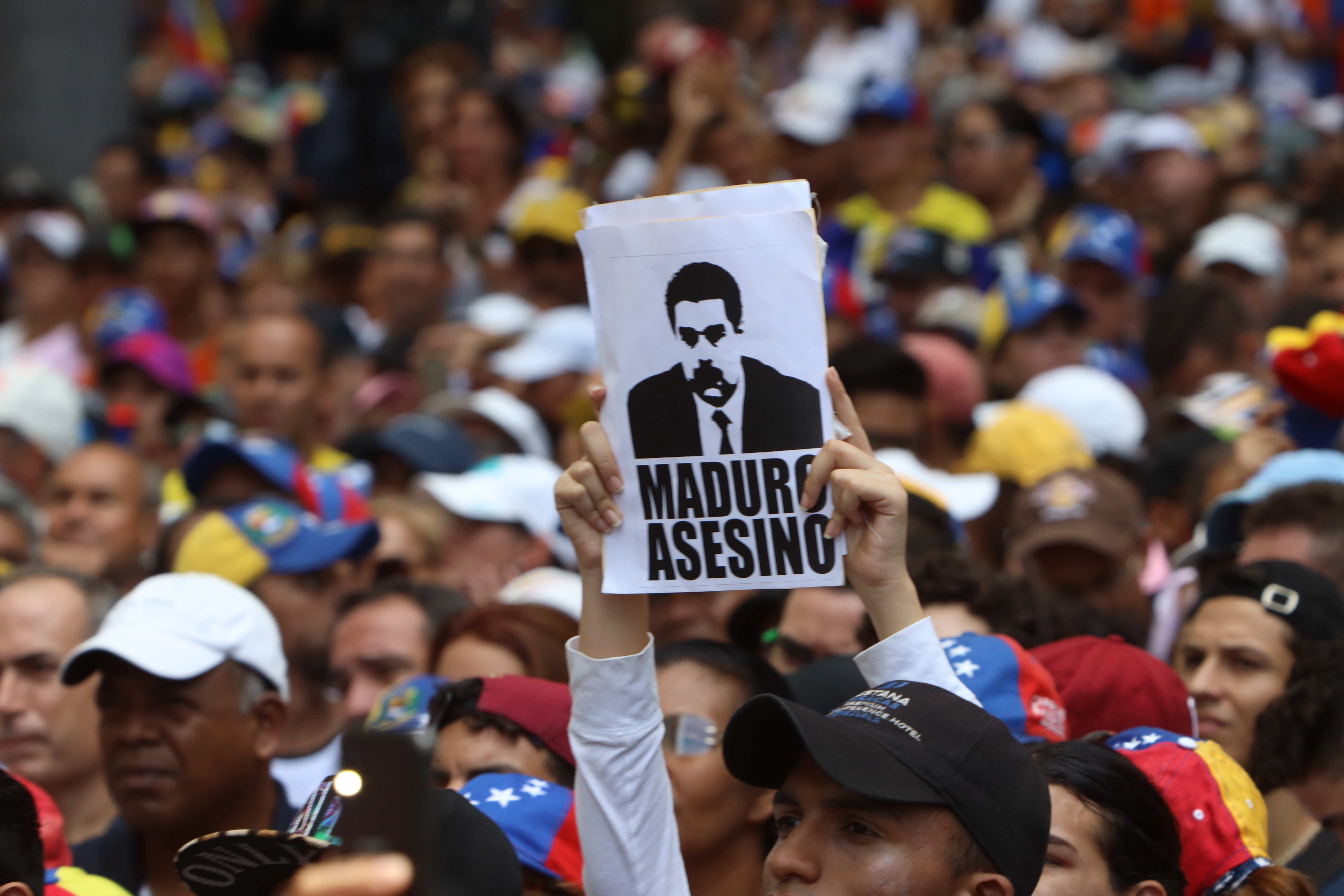 Sin la presencia de Juan Guaidó, "imponen" en Venezuela a Luis Parra como nuevo presidente de la Asamblea Nacional