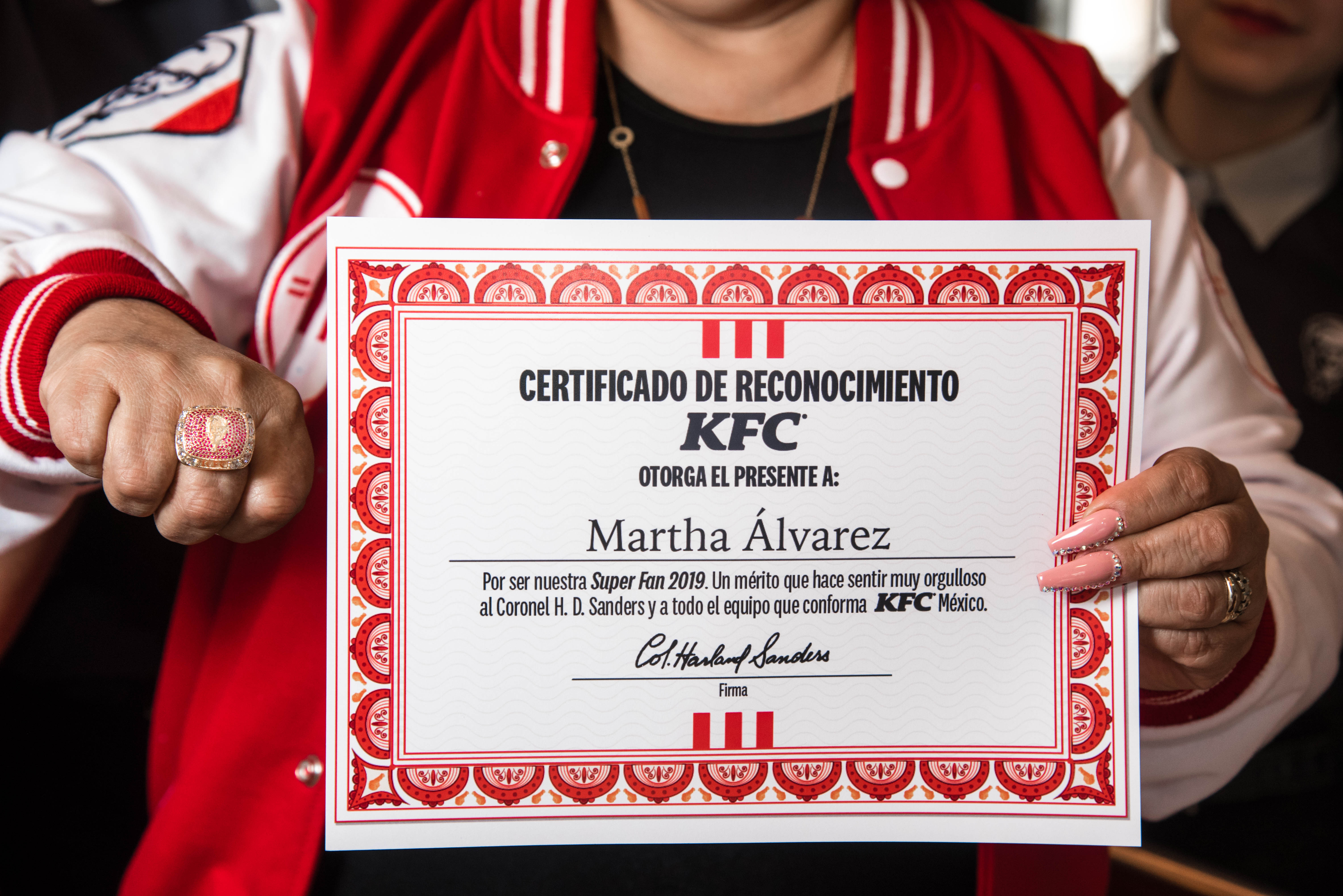 KFC finger lickin ring ganadora martha alvarez 03